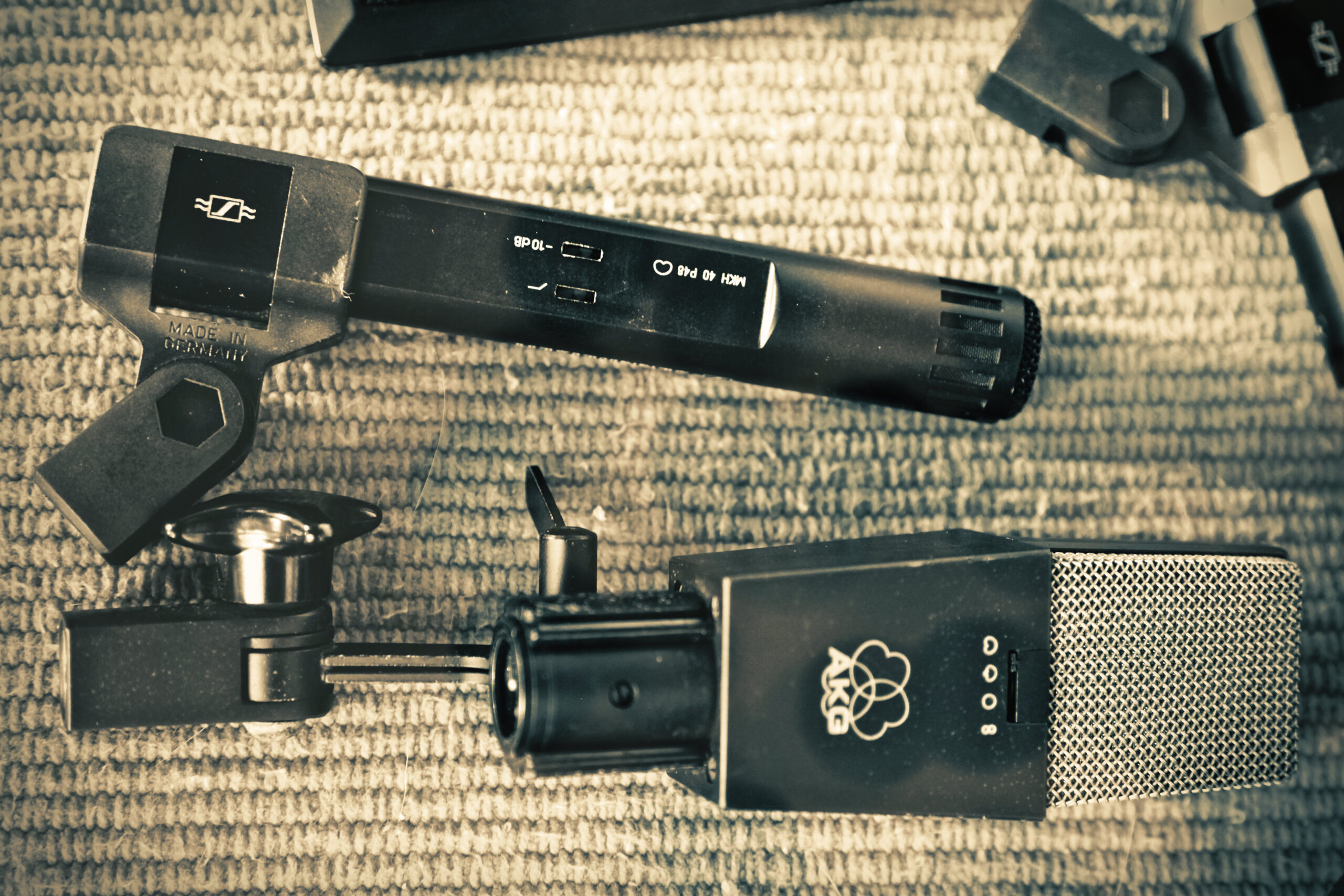 Sennheiser MKH-40 and AKG C414 microphones used for Kemper acoustic guitar profile recording